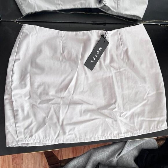 Urban Outfitters Women's Khaki Skirt - Picture 2 of 3